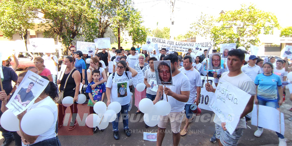 FAMILIARES Y ALLEGADOS DE LUCIANO PAREDES MARCHARON PIDIENDO JUSTICIA - Itapúa Noticias