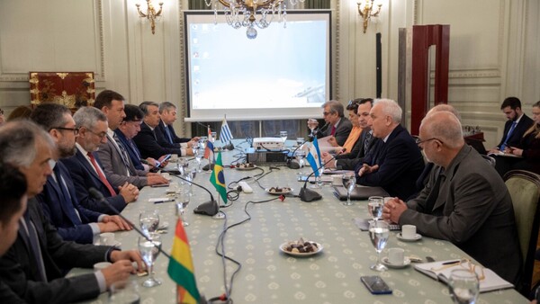 Argentina se niega a suspender el peaje y sigue conflicto en la hidrovía