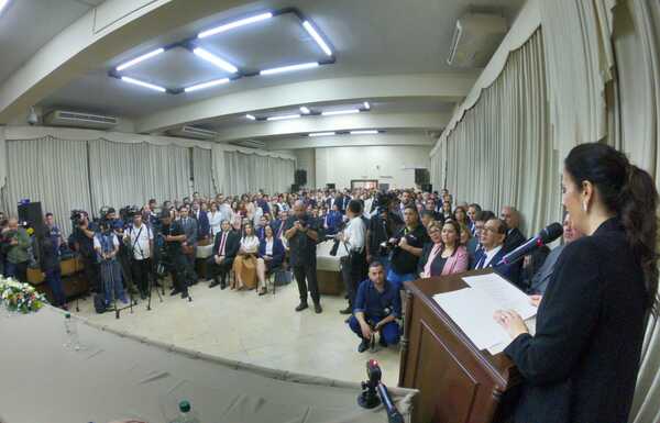 Promesas de posicionar al país como motor económico y mejorar servicios, en asunción de ministros - MarketData