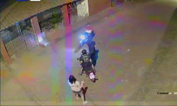 Itauguá: Motochorros atacaron a una pareja y se llevaron una moto | Telefuturo