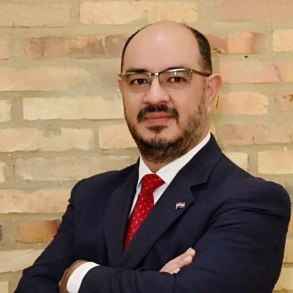 Pdte del Consejo Nacional de Abogados a favor de examen de suficiencia - PDS RADIO Y TV