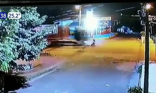 Joven motociclista murió tras giro indebido | Telefuturo