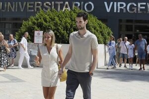 El portero Sergio Rico abandona el hospital pensando en recuperarse “y volver al fútbol” - Fútbol Internacional - ABC Color