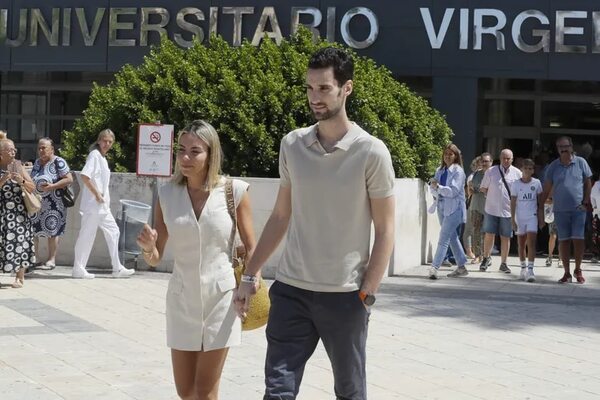 El portero Sergio Rico abandona el hospital pensando en recuperarse “y volver al fútbol” - Fútbol Internacional - ABC Color