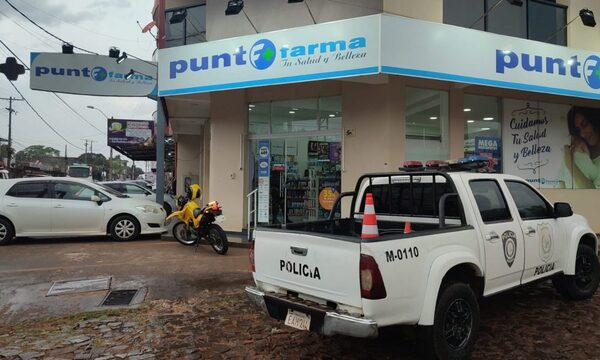 Asaltan farmacia y roban dinero en efectivo