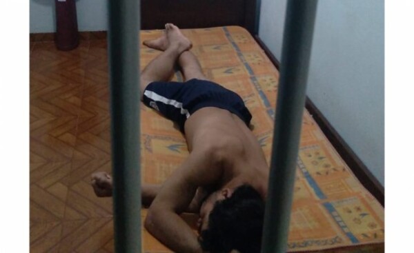 Agredió a su concubina y a policías, luego quedó detenido
