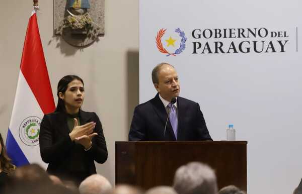 Ministro asume con el compromiso de reingeniería del Estado y mantener estabilidad económica - .::Agencia IP::.