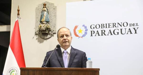 Carlos Fernández Valdovinos asumió funciones como nuevo ministro de Hacienda