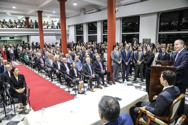 Carlos Fernández Valdovinos asumió como ministro de Hacienda