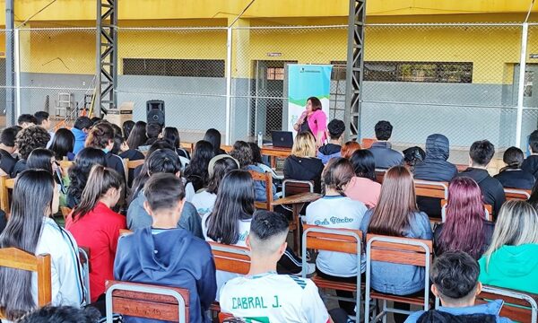 Realizan charla sobre autoestima en colegios