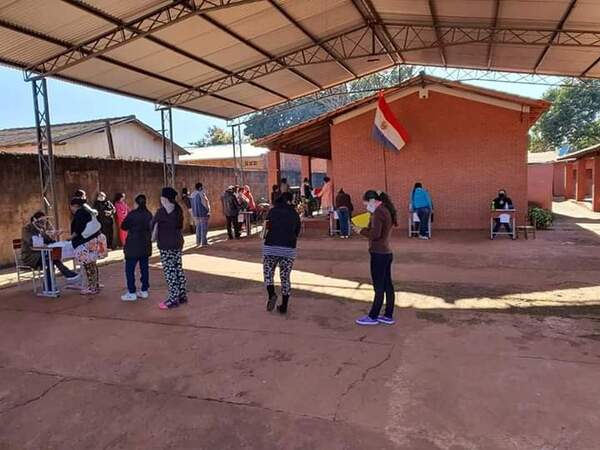 Directora desmiente denuncia de desvío de alimentos en escuela del barrio General Genes - Radio Imperio 106.7 FM