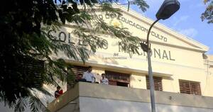 La Nación / Estudiante cayó por la escalera en el CNC durante una pelea y se encuentra delicada