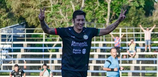 Versus / ¡Desde su propio campo! El golazo de José Montiel en el Nacional B