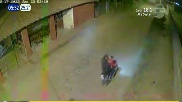 Violento asalto de motochorros a una pareja en Itauguá - Noticias Paraguay