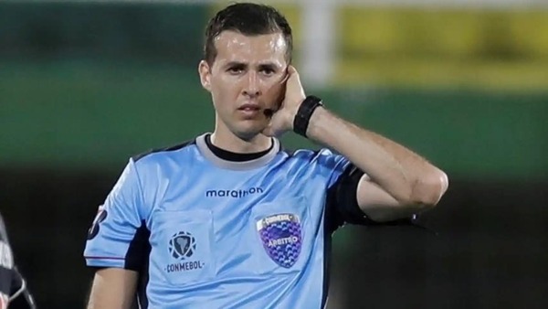Andrés Matonte, el árbitro principal de la ida entre Fluminense y Olimpia - trece