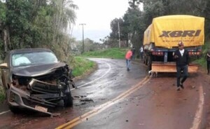 Chocó violentamente contra un tractocamión