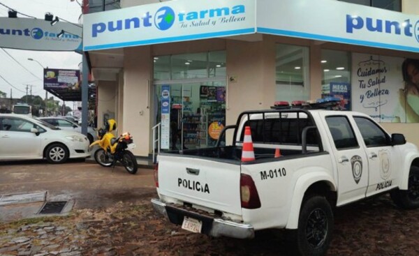 Motochorros asaltan farmacia y roban recaudación del día