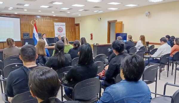 Ministro Jiménez Rolón disertó sobre mediación y arbitraje en Pilar