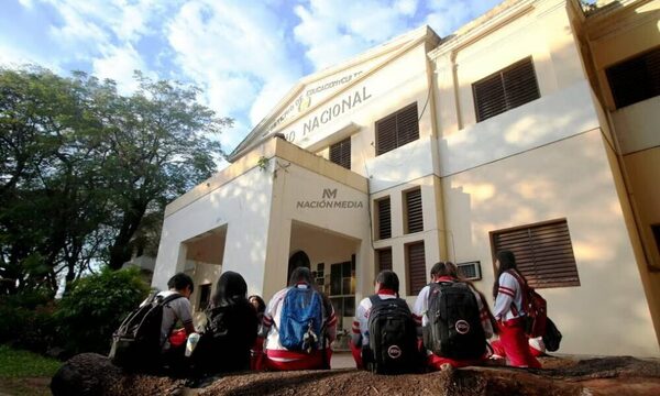 CNC: estudiante cayó por escalera durante pelea y está delicada
