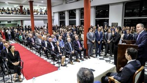 Gobierno se compromete a volver al tope fiscal con nueva hoja de ruta.