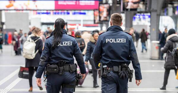 La Nación / Roban datos telefónicos de 2.800 policías suizos