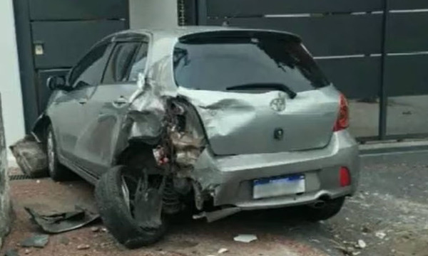 Habría quedado dormida en el volante y ocasiona triple choque