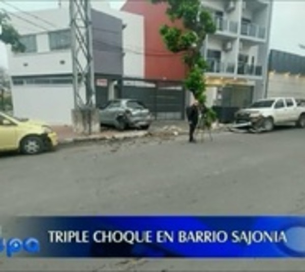 Conductora se durmió al volante y atropelló dos autos - Paraguay.com