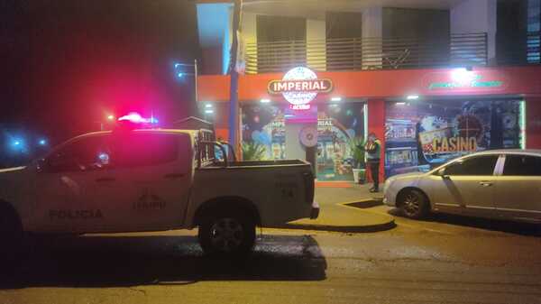 Asaltan casino: Roban dinero y arma de fuego - La Clave