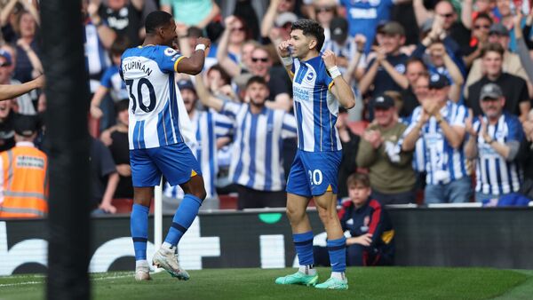 Extraordinarias asistencias de Julio Enciso en la goleada del Brighton
