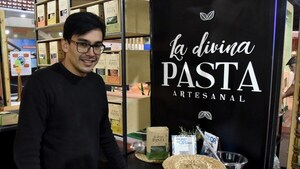 EMPRENDEDOR ELABORA PASTAS CON AROMAS Y SABORES DIFERENTES
