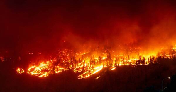 La Nación / Masiva evacuación en el norte de Canadá por incendios