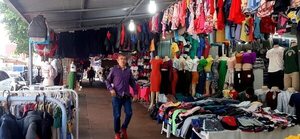 Comerciantes y cambistas ya no quieren recibir peso argentino en el Este - ABC en el Este - ABC Color
