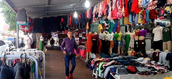 Comerciantes y cambistas ya no quieren recibir peso argentino en el Este  - ABC en el Este - ABC Color