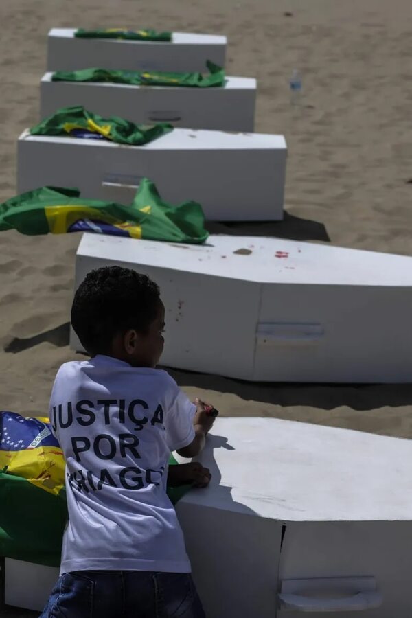 Recuerdan en Río de Janeiro a niños víctimas en acciones policiales en favelas - Mundo - ABC Color