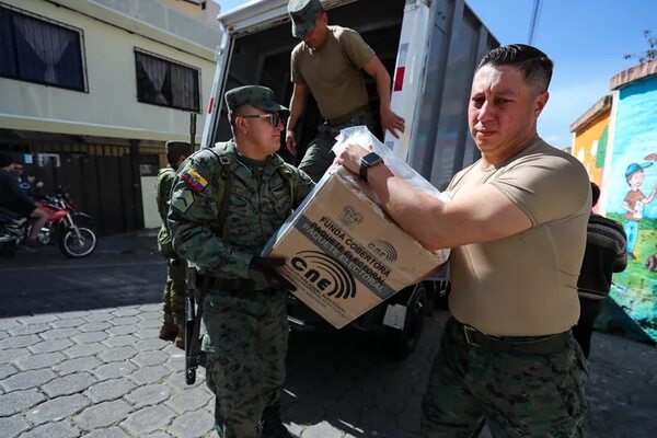 Avanza la distribución de paquetes electorales para los comicios de Ecuador - Mundo - ABC Color
