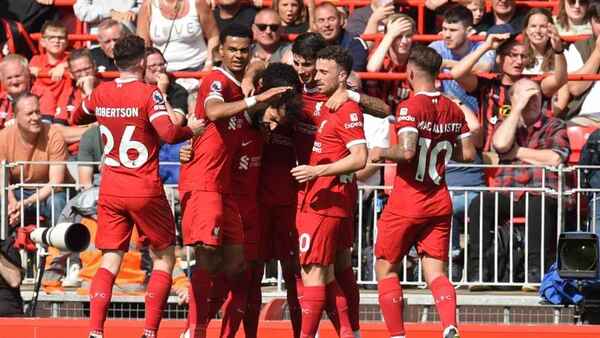 Salah y Luis Díaz remontan para el Liverpool