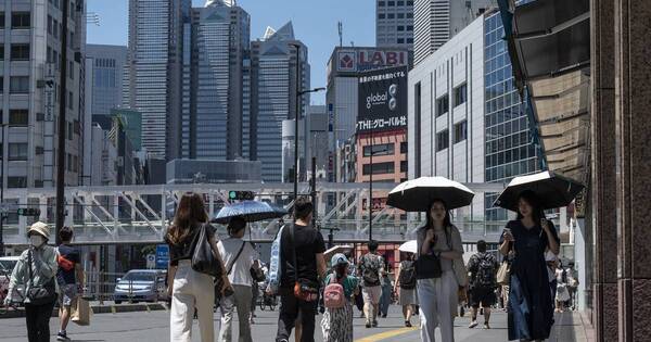 La Nación / El calor agobiante por el cambio climático obliga a japoneses a usar ropa refrigerada