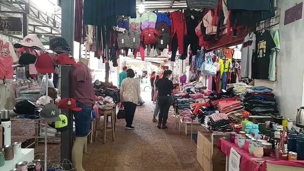 Comerciantes encarnacenos son afectados directos de la devaluación del peso argentino - Economía - ABC Color