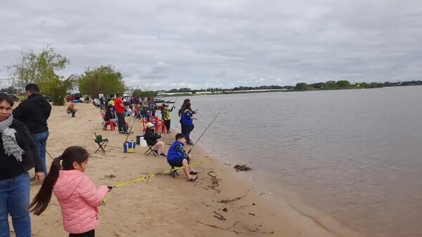 Cientos de niños y niñas participaron del torneo de pesca en Pilar - Nacionales - ABC Color