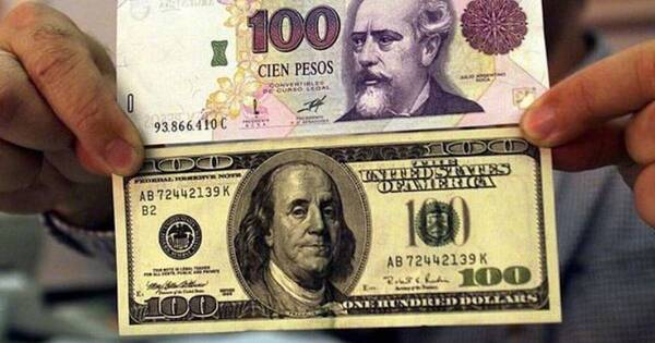La Nación / Argentinos aprovecharían el tipo de cambio para llevar dólares