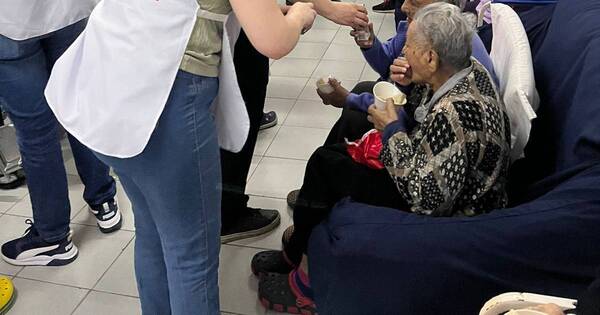 La Nación / Ayuda y compañía a abuelitos de hogares en fechas especiales