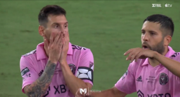 Versus / La reacción de Messi tras el penal ejecutado por Diego Gómez