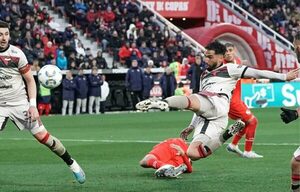 Versus / "Beto" Espínola tras su primer gol en Colón: "Me gusta mucho pisar el área"