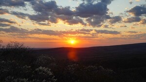 Un atardecer en la cima del cerro León