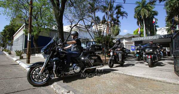 La Nación / Con un paseo en moto, exalumnos del San José reafirmaron la amistad