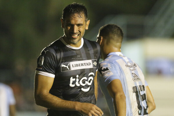 Versus / Casi un año sin marcar: La increíble sequía de goles de Roque Santa Cruz