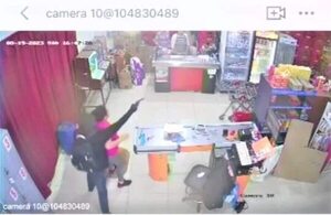 Carapeguá: con pasamontañas y arma de fuego en mano roban un local comercial - Nacionales - ABC Color
