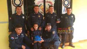 Niña vestida de policía, celebró su cumpleaños con agentes de la Comisaría Primera - Radio Imperio 106.7 FM