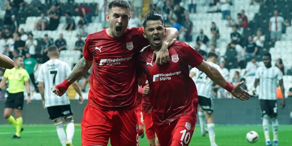 Versus / Óscar Romero salva a su equipo en el último minuto ante el Besiktas