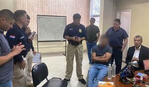 Raptado aparece en Fiscalía y policías pasan a la cárcel •